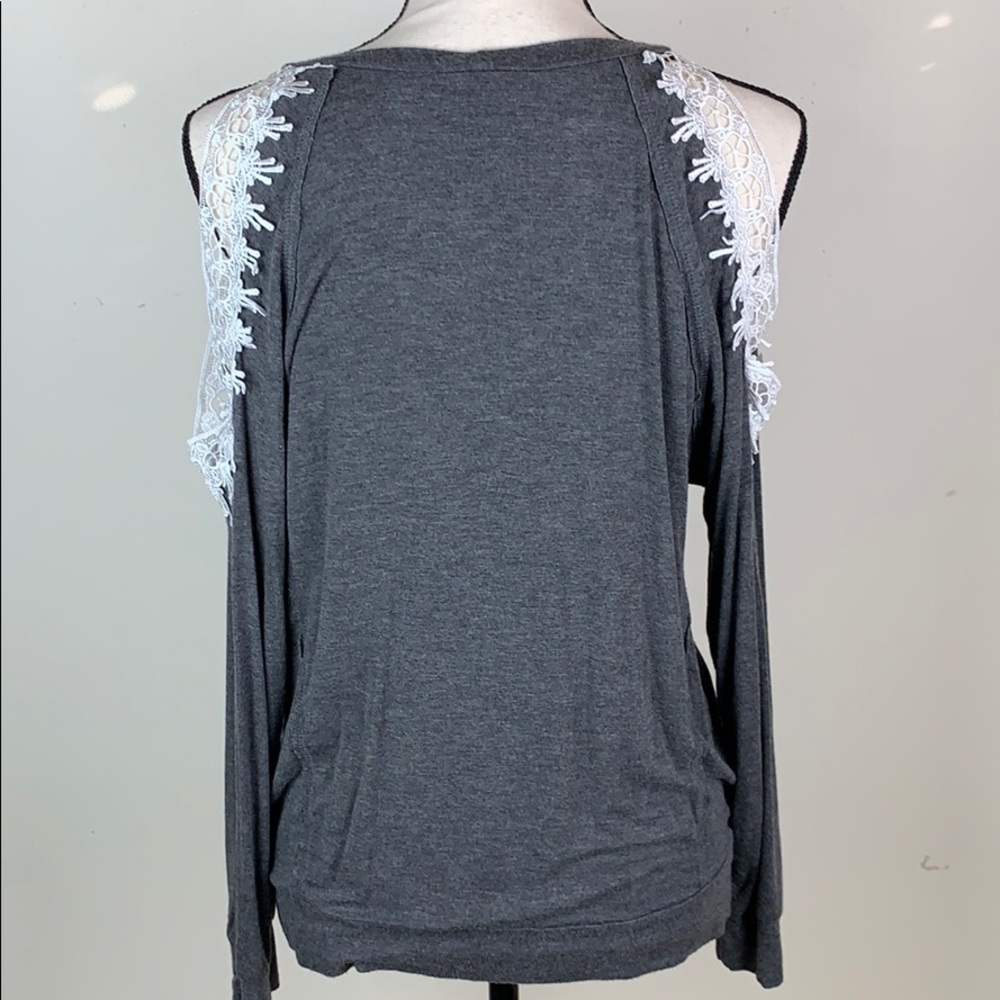 ⭐️💰Petrol gray lace detail cold shoulder top med